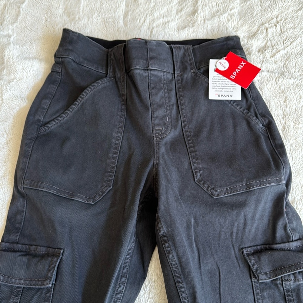 Spanx stretch twill ankle cargo pants in washed black. Size small petite